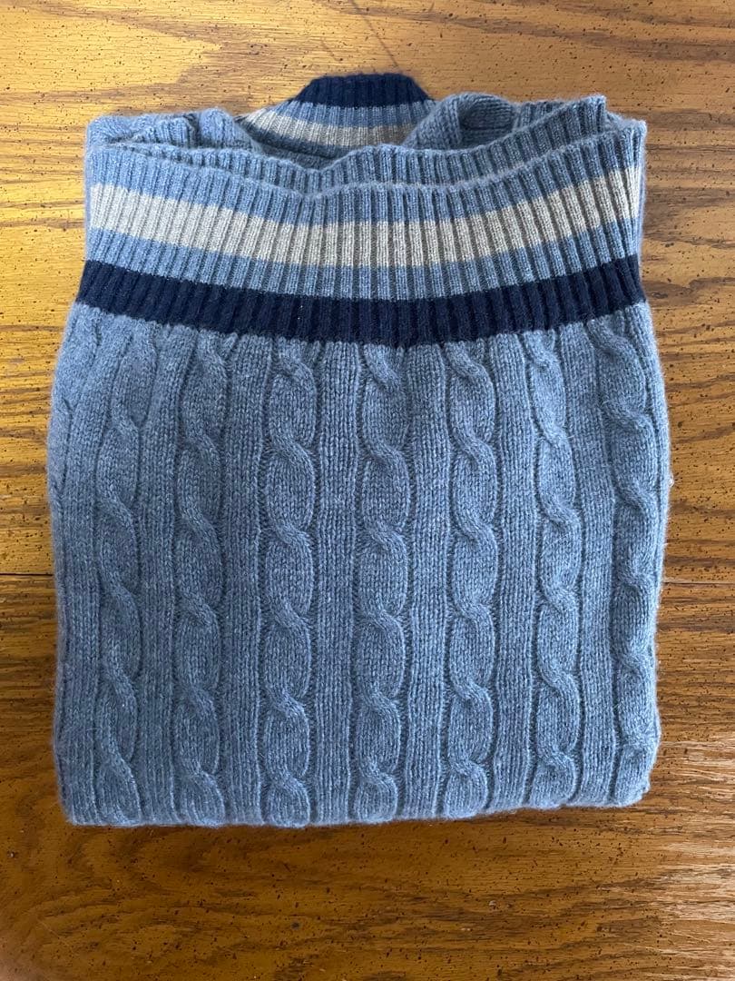 新品未使用【ウィリアムロッキー】サイズ40カシミヤ100%Vネックセーター