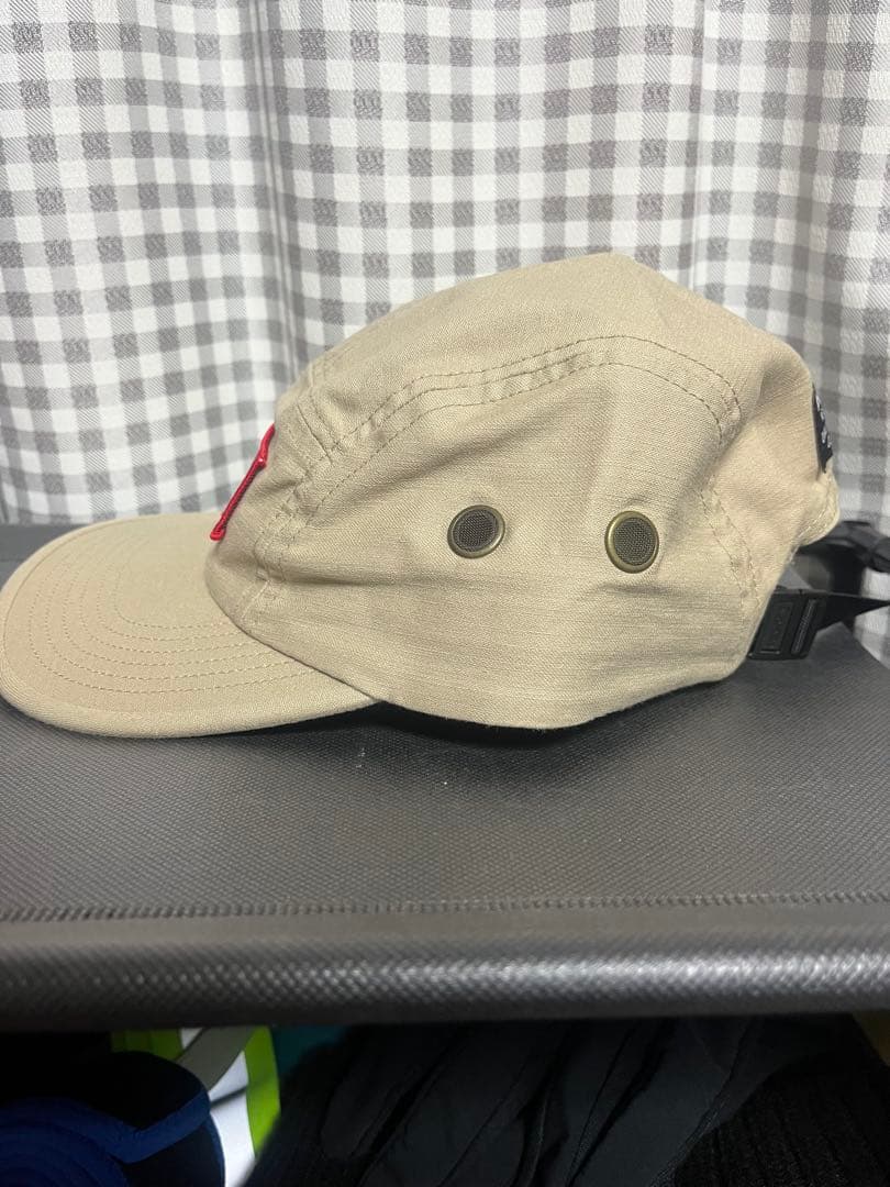 Supreme ベージュ ロゴキャップ　25AW