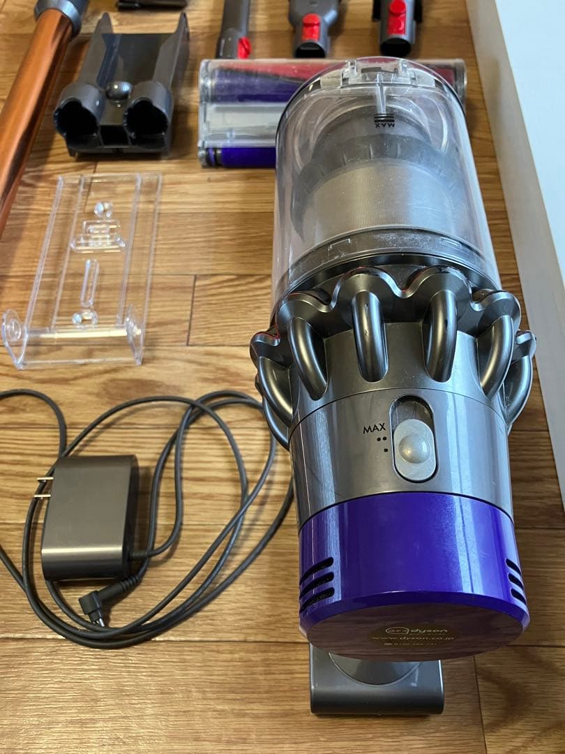 Dyson V10 Fluffy SV12 コードレスクリーナー スタンド付き