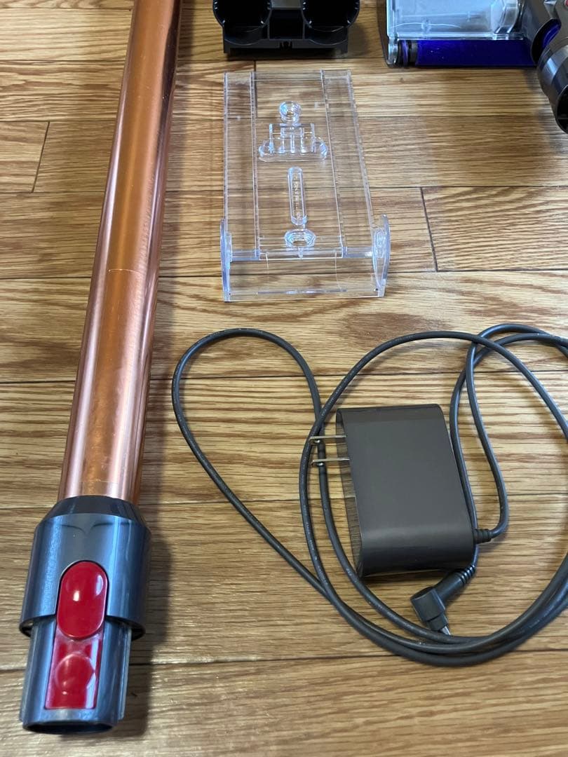 Dyson V10 Fluffy SV12 コードレスクリーナー スタンド付き