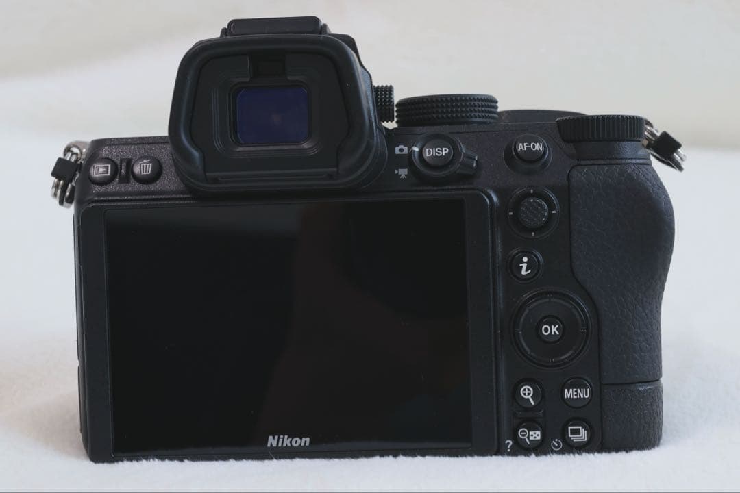 Nikon Z5 + Z 24-70mm f4 S（ボディ箱なし、レンズ箱あり）