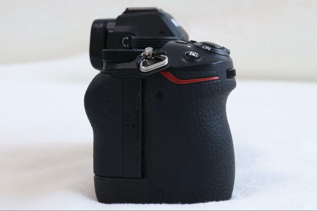 Nikon Z5 + Z 24-70mm f4 S（ボディ箱なし、レンズ箱あり）