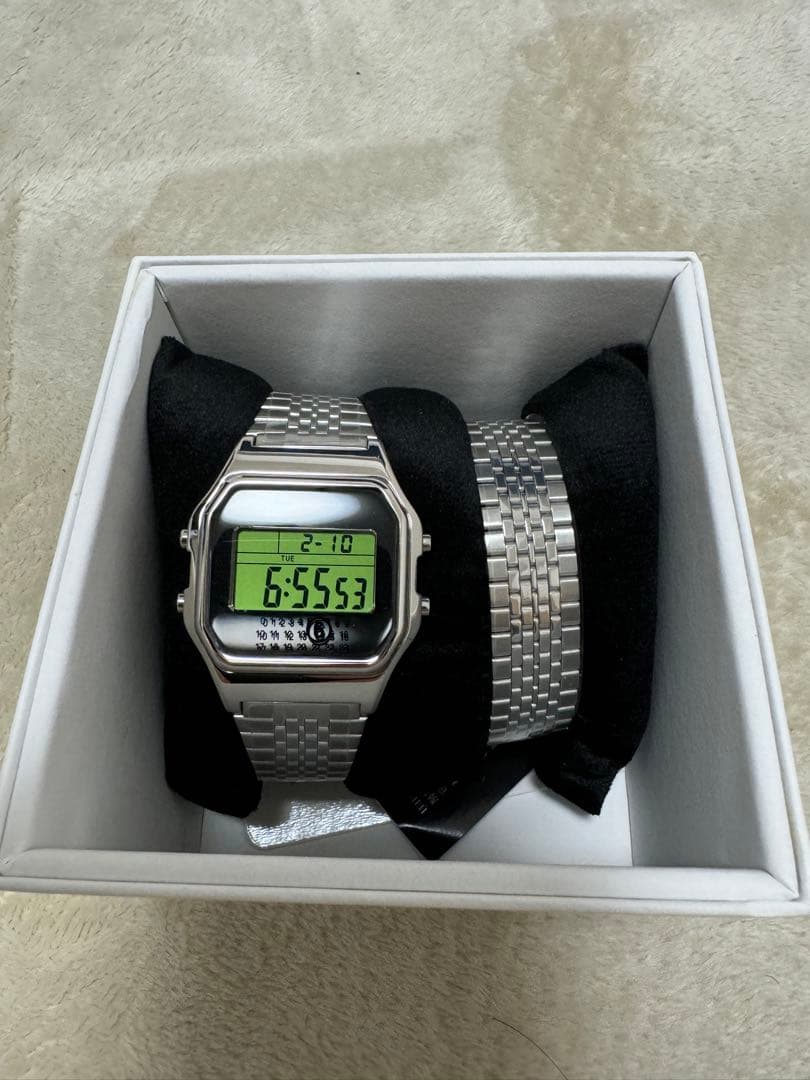 TIMEX × MM6 Maison Margiela T80 Gift Set