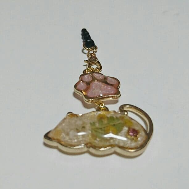 再販可能♪ミモザの眠り猫イヤホンジャック(ストラップに変更可)