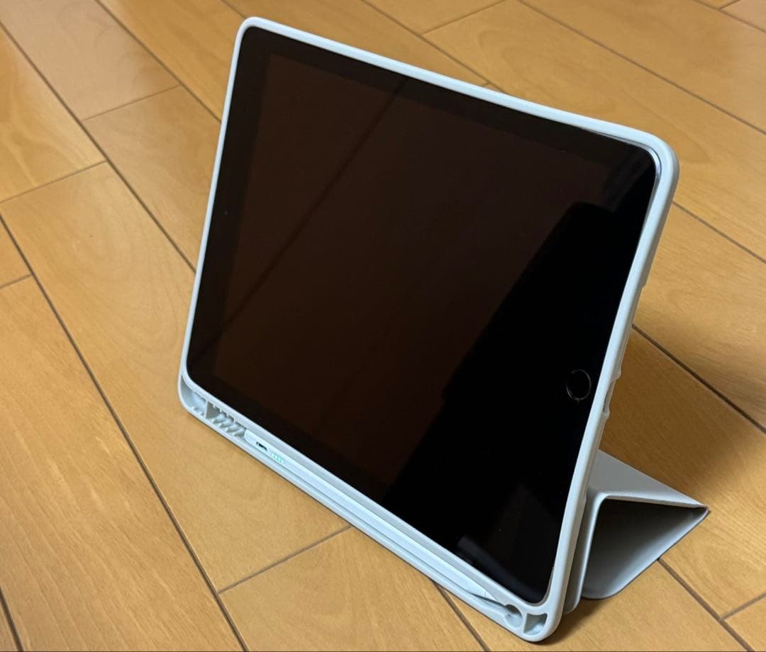 iPad第6世代 Wi-Fiモデル 128GB（タッチペン、ケース付き）