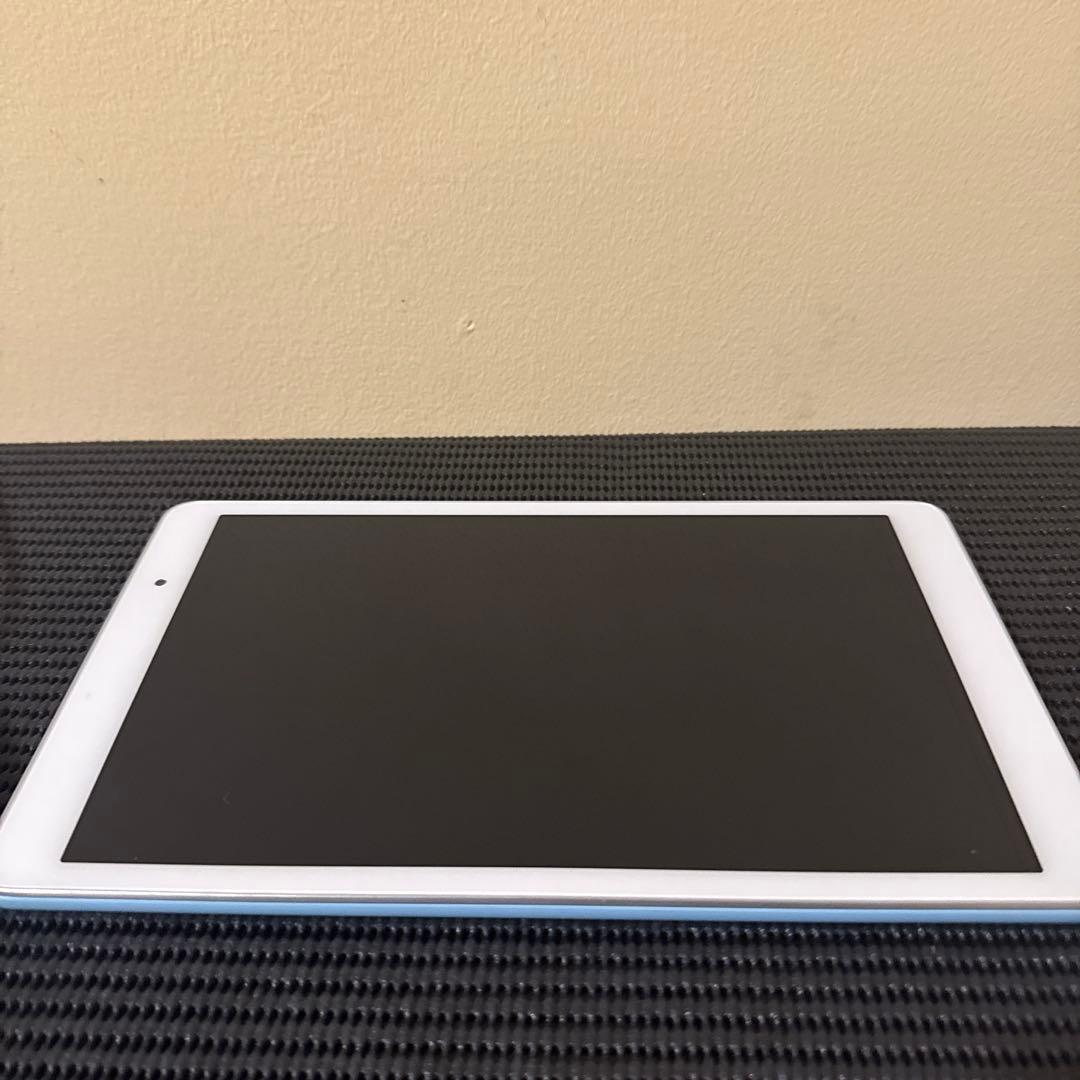 J22ほぼ新品　Android　タブレット　Qua tab 02 本体