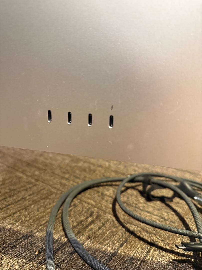 Studio Display - 標準ガラス - 傾きを調整できるスタンド