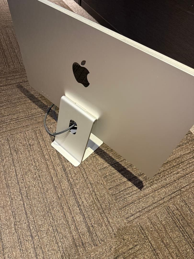 Studio Display - 標準ガラス - 傾きを調整できるスタンド