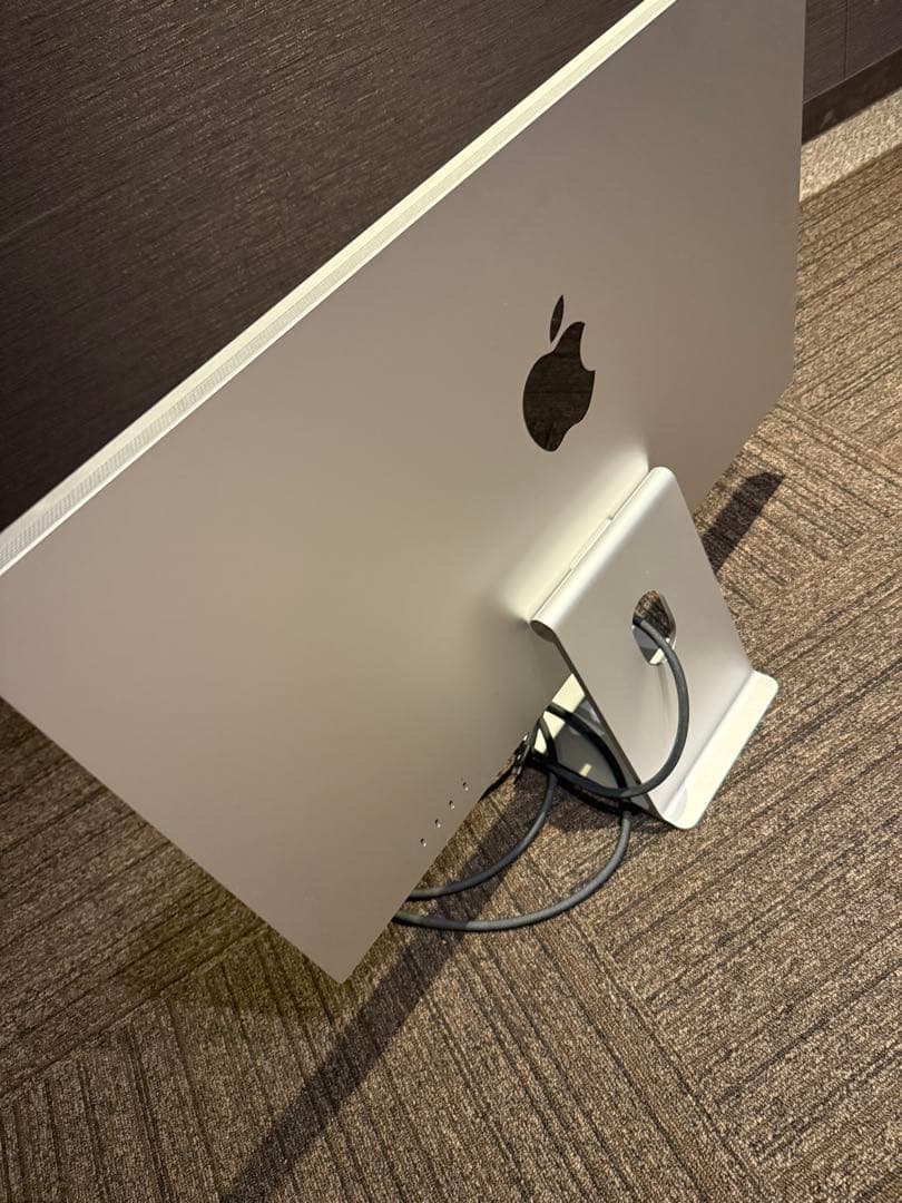 Studio Display - 標準ガラス - 傾きを調整できるスタンド