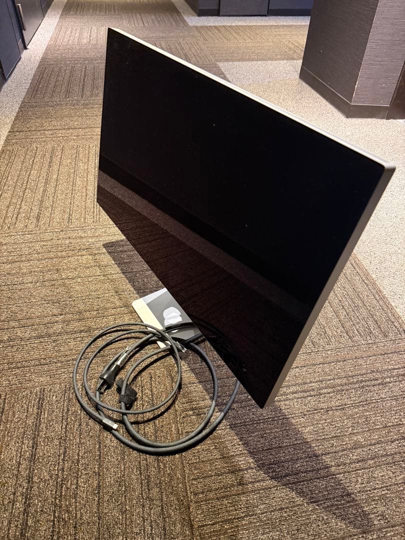 Studio Display - 標準ガラス - 傾きを調整できるスタンド