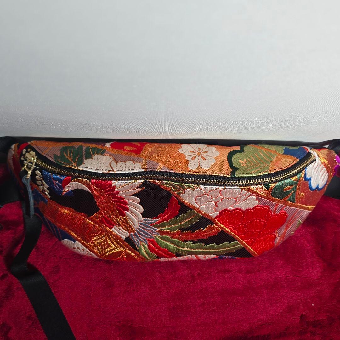 極美品・ほぼ未使用★obico 帯リメイク ボディバッグ 鶴 牡丹 金糸 日本製