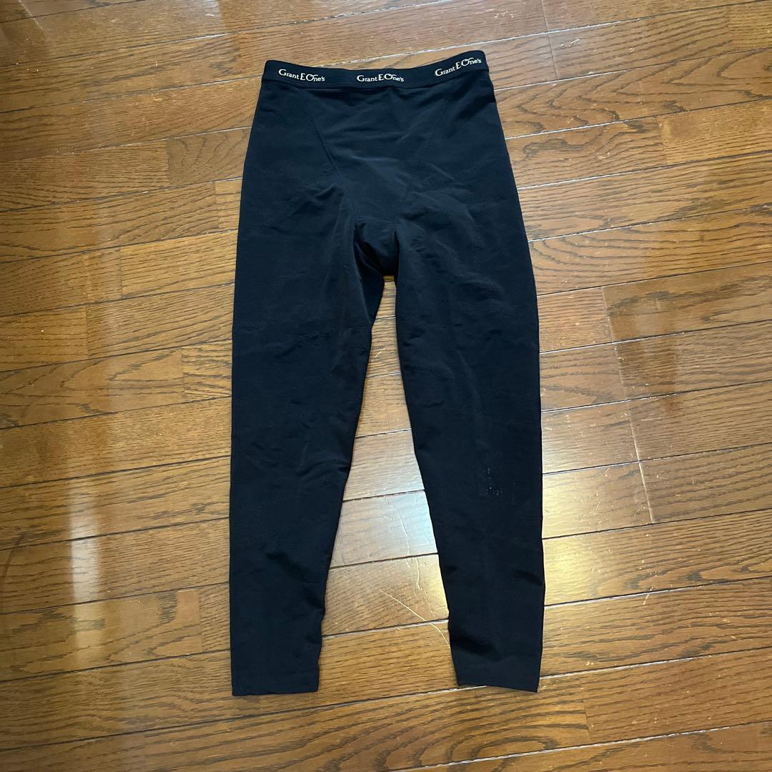 ほぼ新品Grant E One's ブラックレギンス 76サイズ　ララ