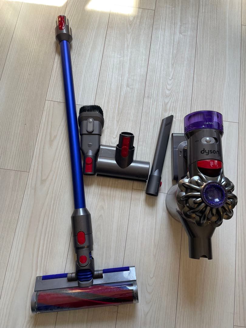 Dyson V8 Slim Fluffy Extra コードレス掃除機付属品完備