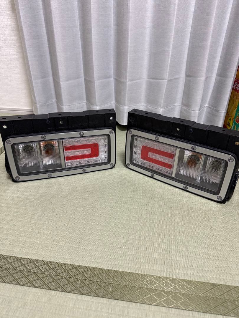 日野 LEDテールランプ 純正