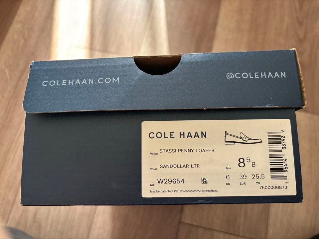 【新品未使用】COLE HAAN クリームベージュローファー