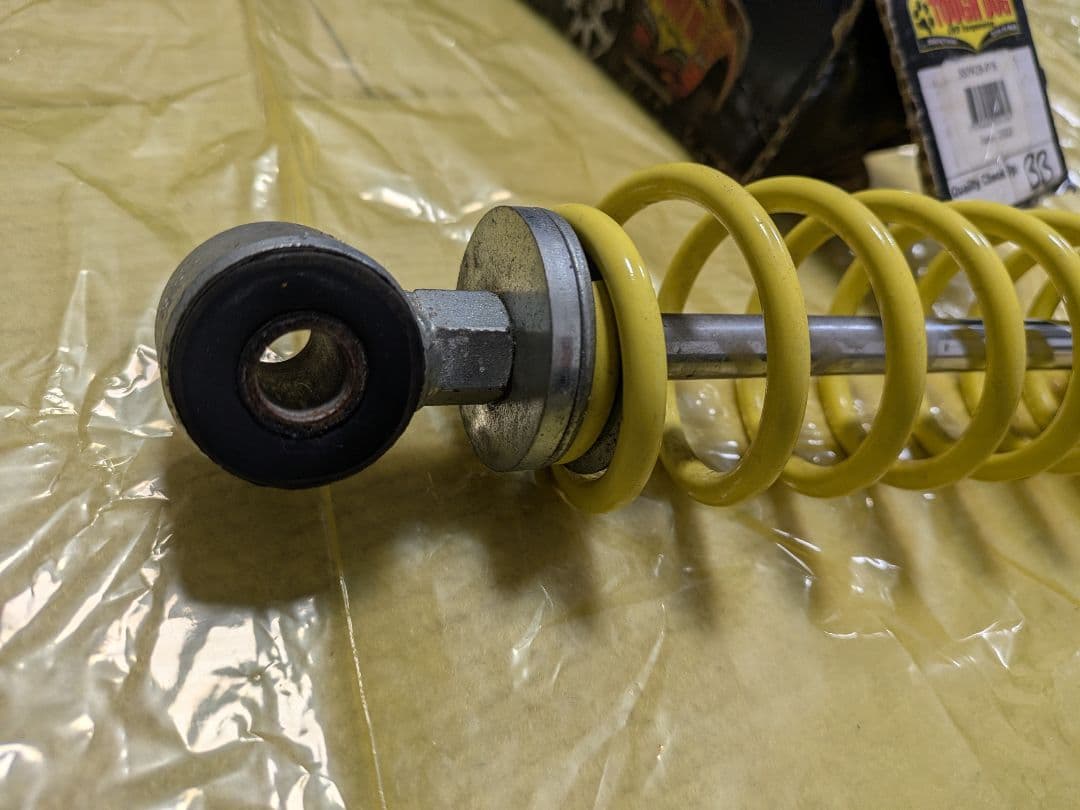 ジムニーJB64用　ステアリングダンパー