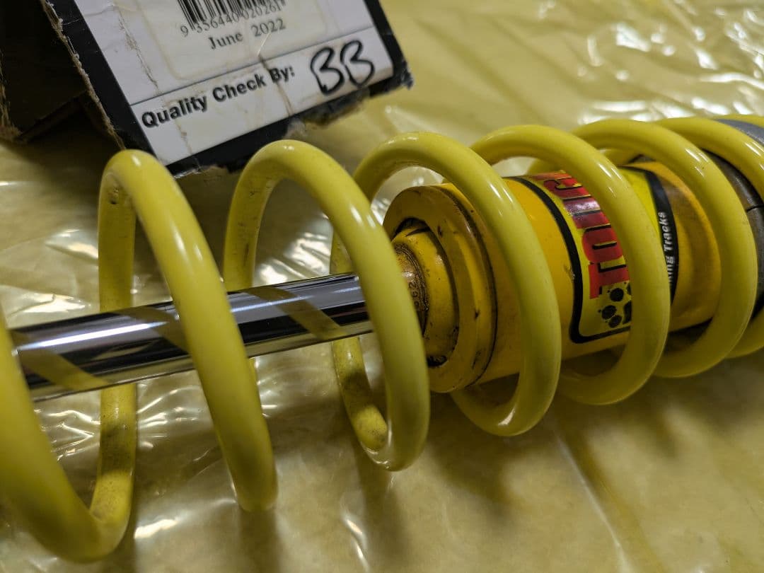 ジムニーJB64用　ステアリングダンパー