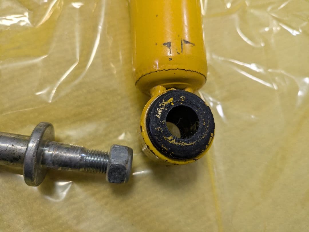 ジムニーJB64用　ステアリングダンパー