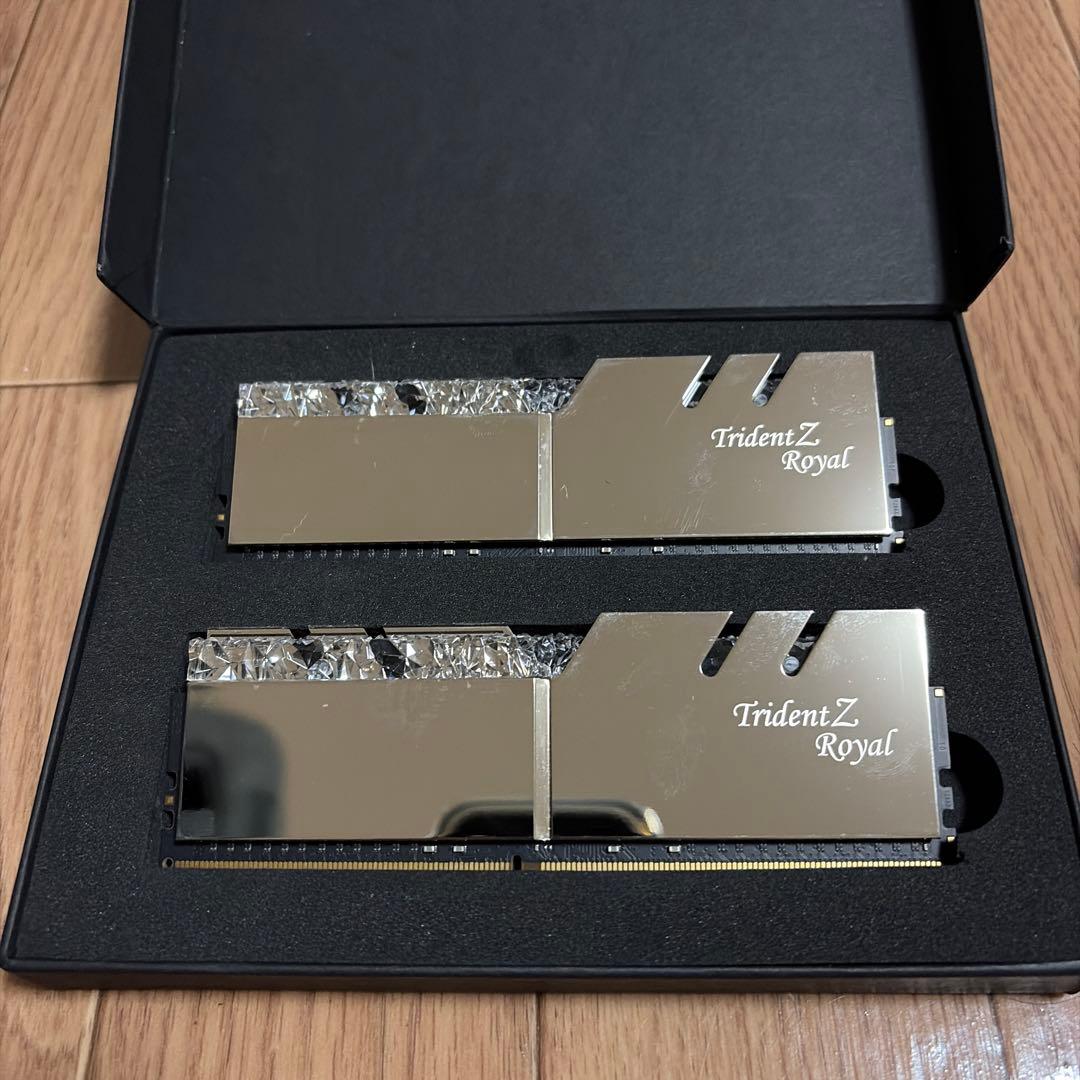 メモリー G.SKILL Trident Z  F4-3200C14D-64GT