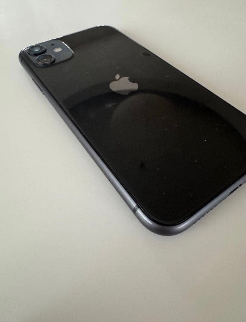 Apple iPhone 11 ブラック 128GB 画面の一部にひびあり