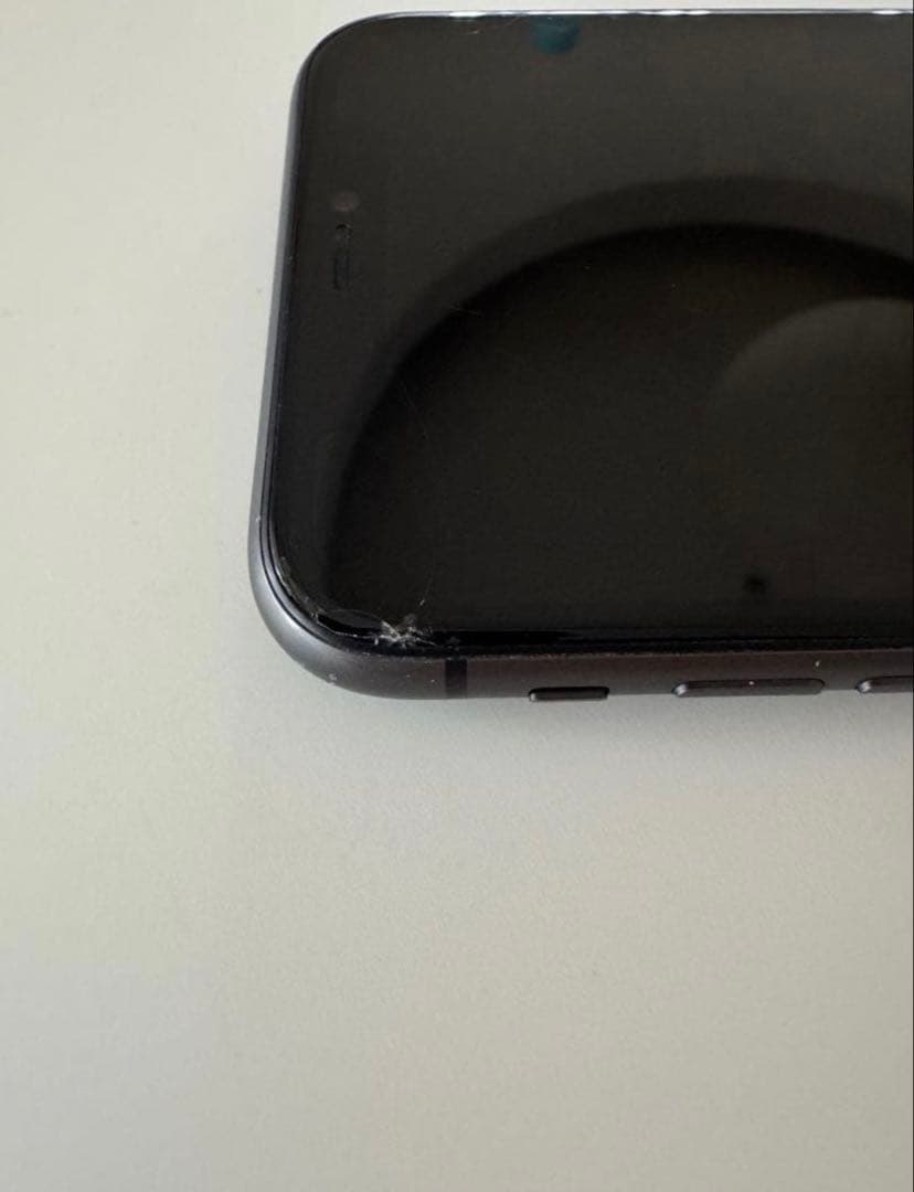 Apple iPhone 11 ブラック 128GB 画面の一部にひびあり