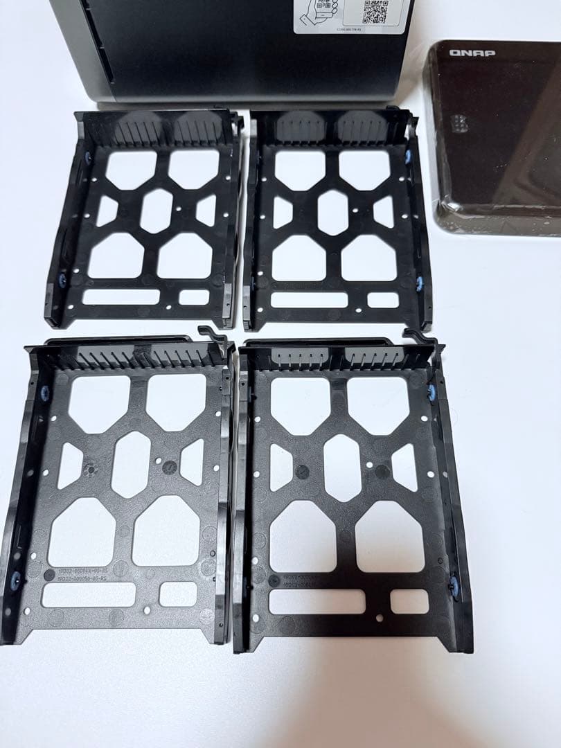 QNAP NAS TS-453D 8Gに増設　8T HDD×2