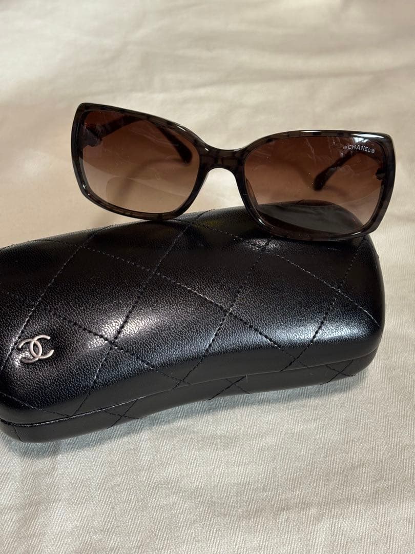 CHANEL スクエア型サングラス ブラウンレンズ