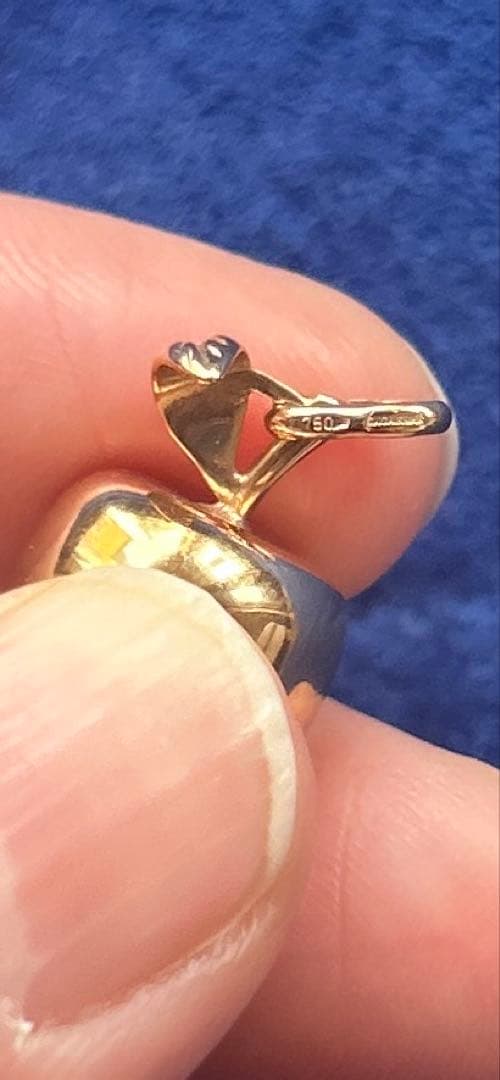 来週より値上げします　人気　ウノアエレ　18金　りんごチャーム　ペンダントヘッド