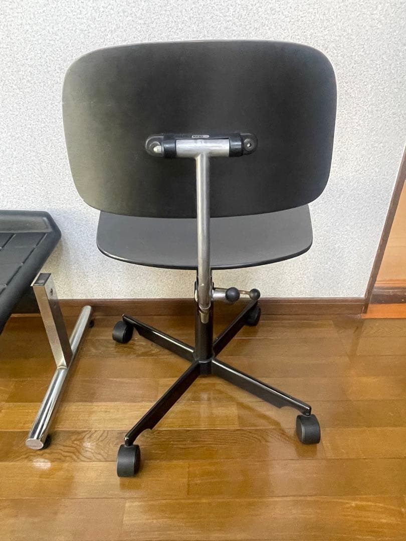 KEVI ブラック 回転式デスクチェア