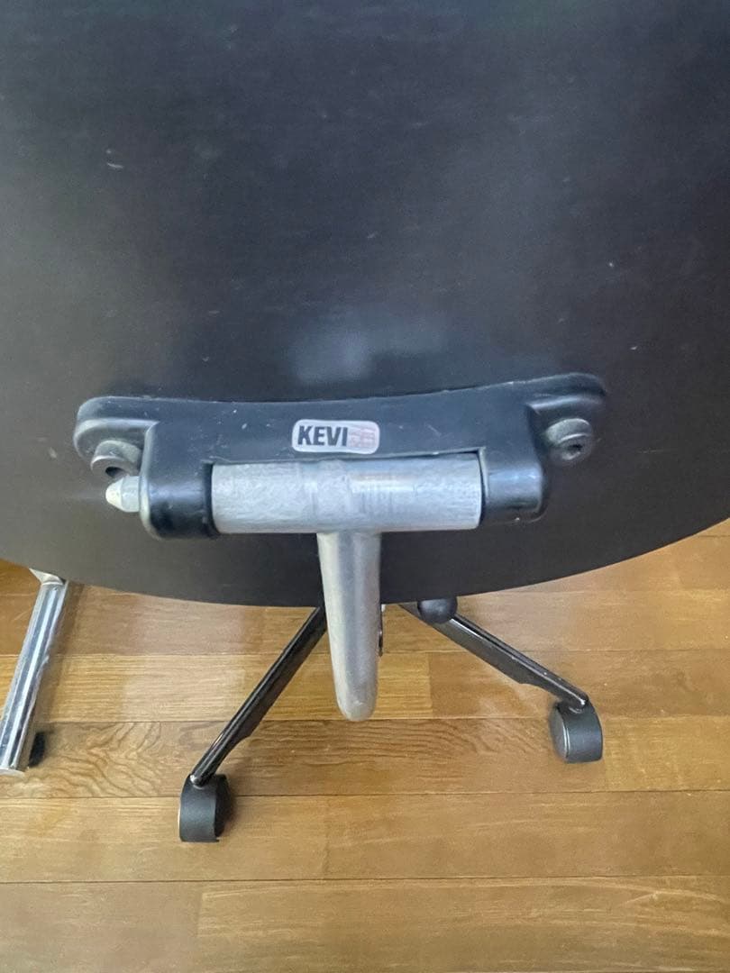 KEVI ブラック 回転式デスクチェア