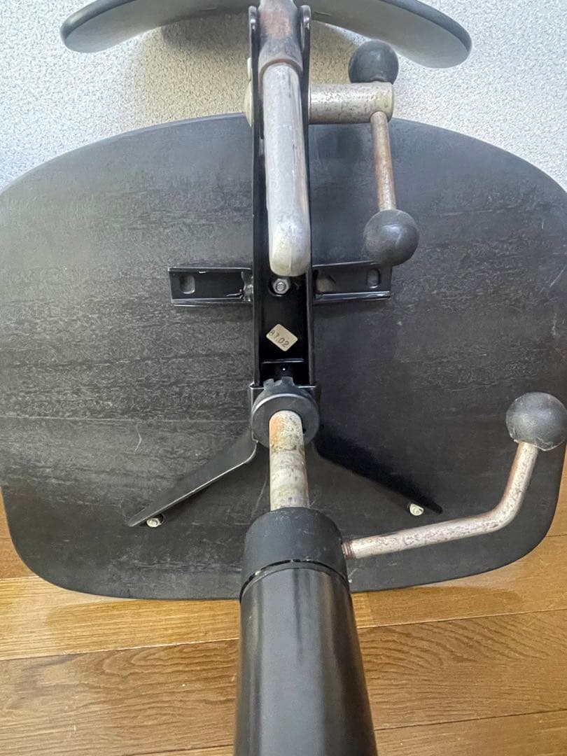 KEVI ブラック 回転式デスクチェア