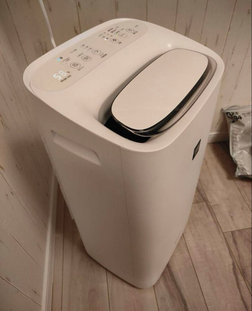 【美品】シャープ 除加湿空気清浄機 KI-RD50-W