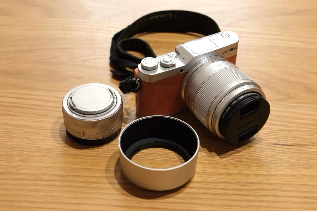 LUMIX ミラーレス一眼 シルバー/オレンジ