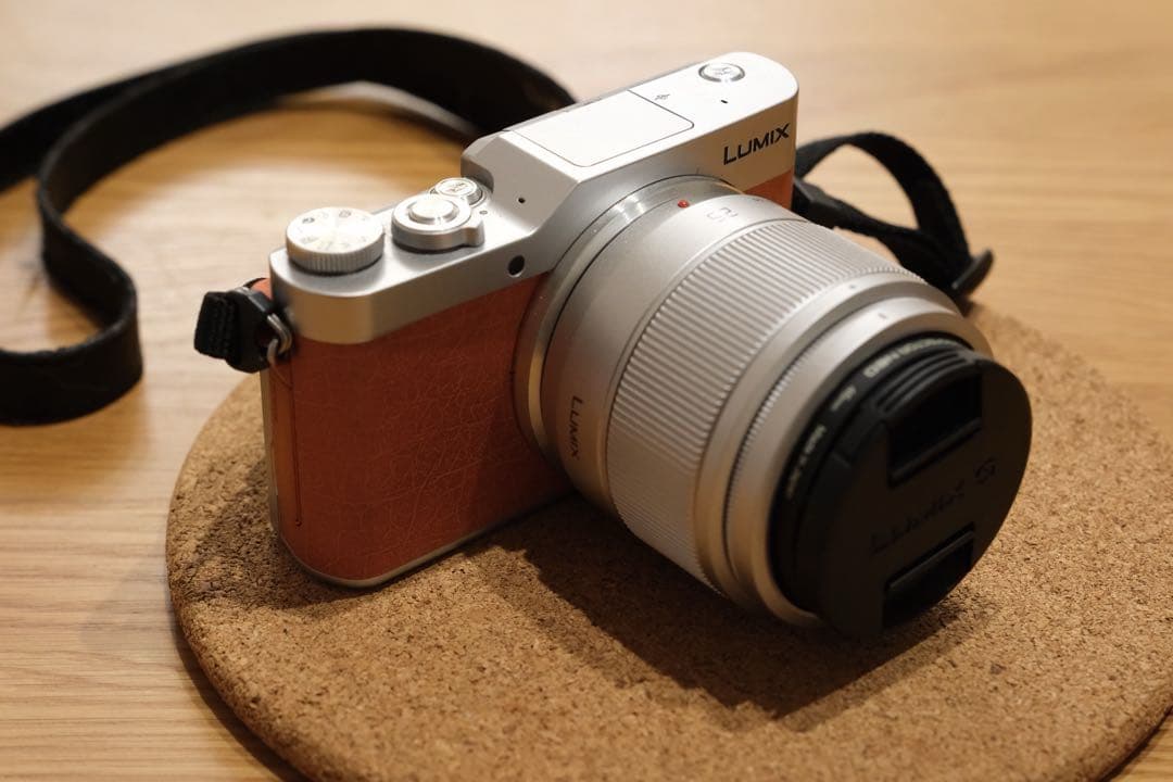 LUMIX ミラーレス一眼 シルバー/オレンジ