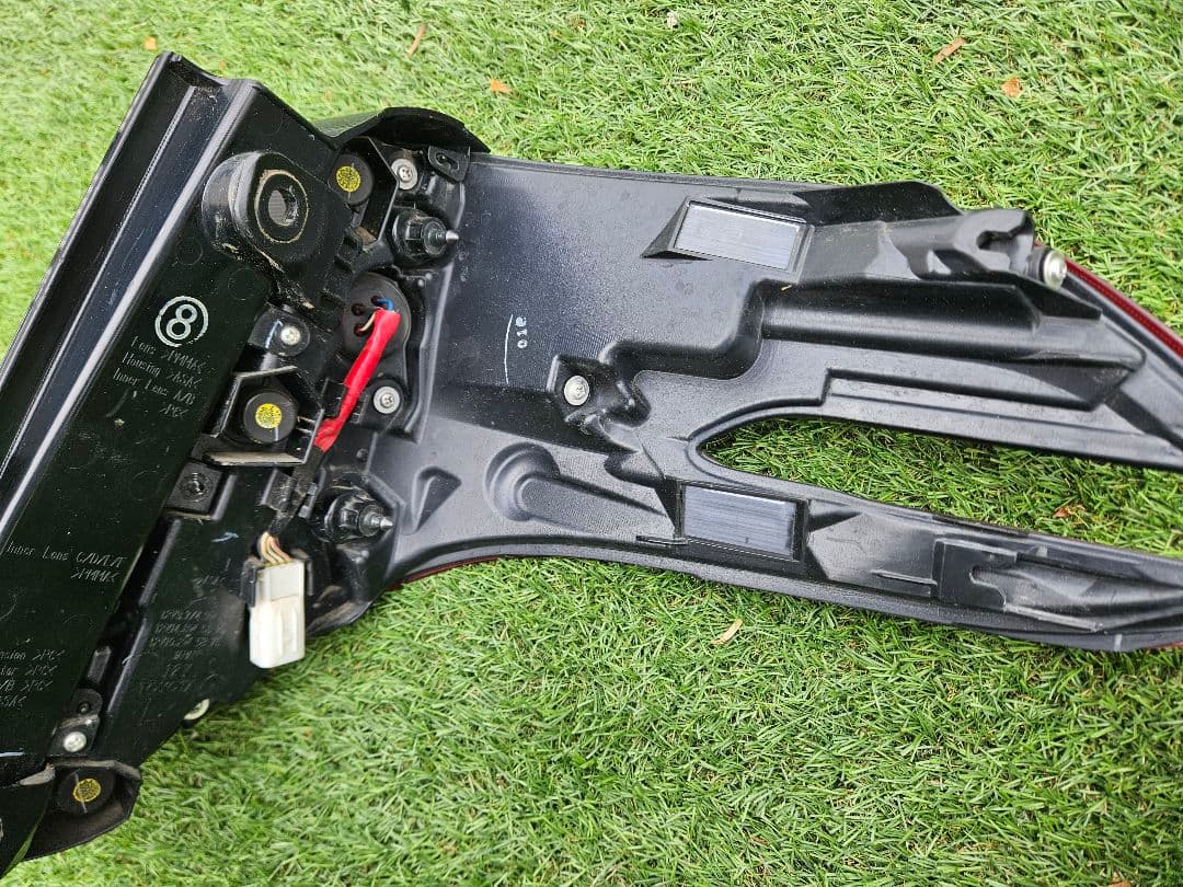 ごろ　アルファード30後期テールランプ