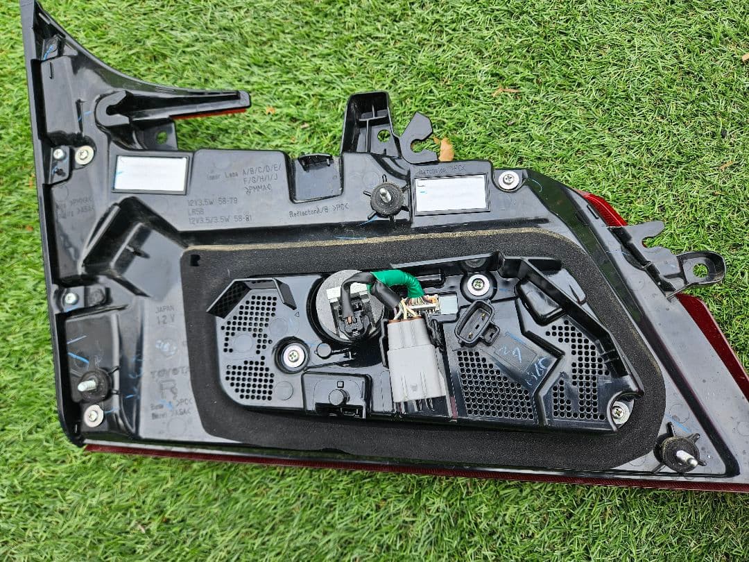 ごろ　アルファード30後期テールランプ