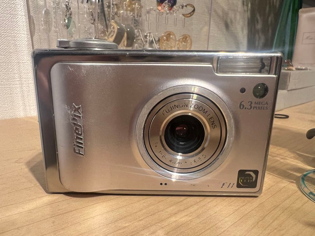 実用品　フジフイルム　FUJIFILM　FinePix F11 デジカメ
