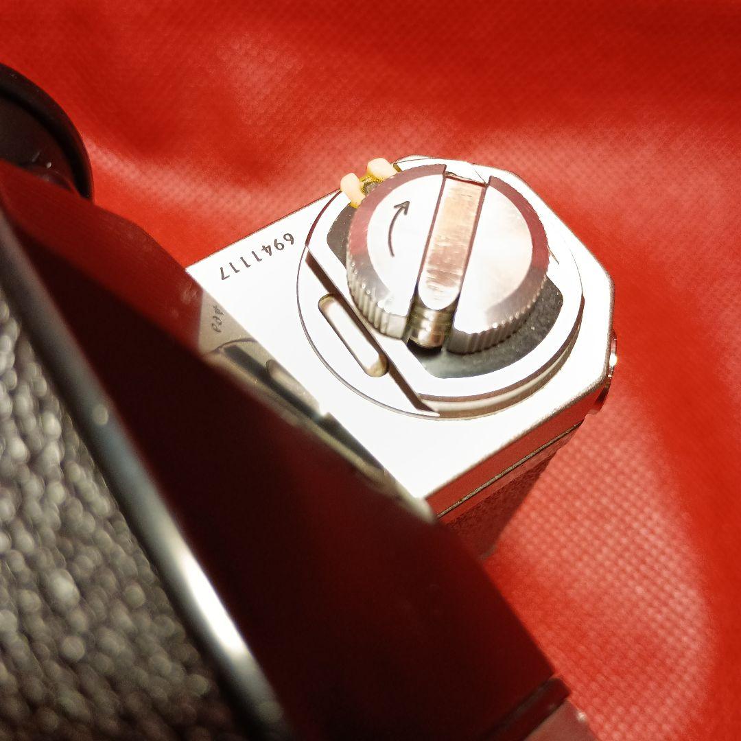 Nikon F 一眼レフカメラ 35mm Nikkorレンズ付き