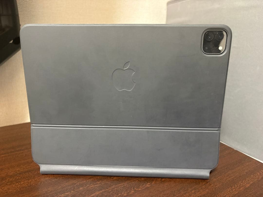 iPad Pro Apple Intelligence対応純正キーボード付き