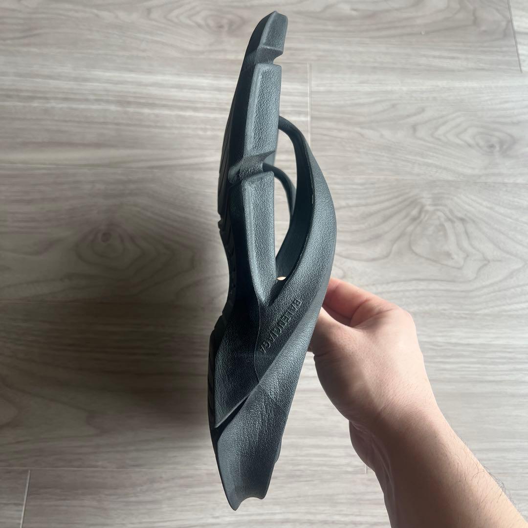 靴 Balenciaga Mold Thong Rubber Sandals