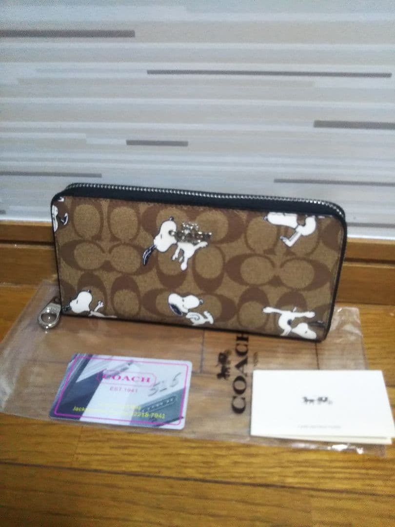 COACH スヌーピー柄 長財布ラウンドファスナー