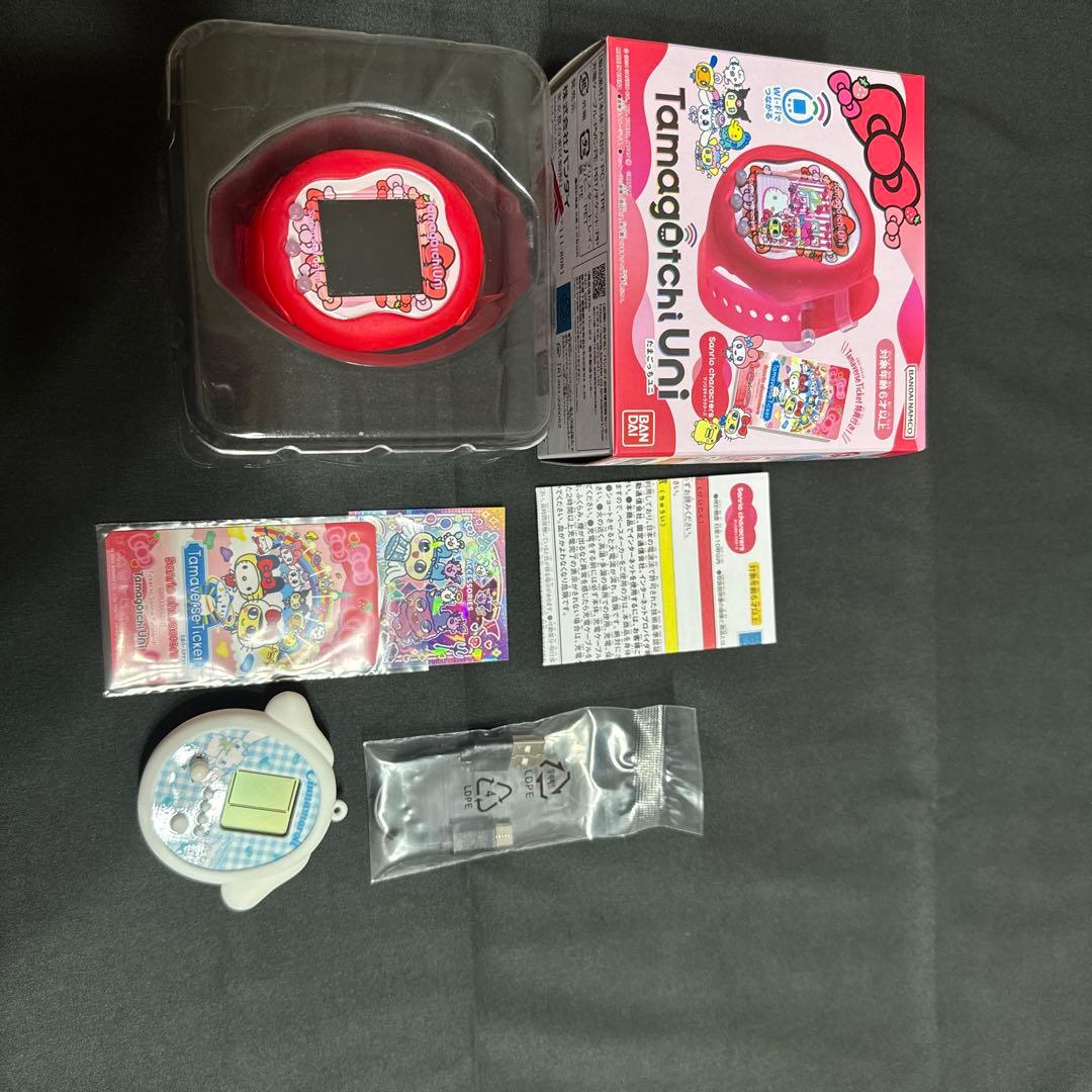 Tamagotchi Uni ハローキティコラボ 赤