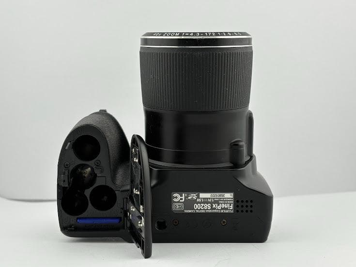 ★極上美品★フジフィルムFUJIFILM Finepix S8200 ブラック