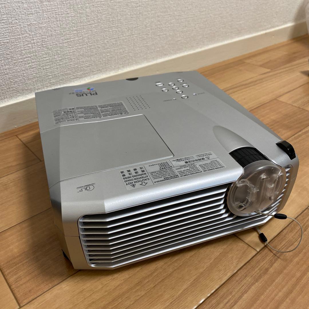 送料込プラスビジョン 短焦点ズーム機能搭載 3000lm DLP式プロジェクター