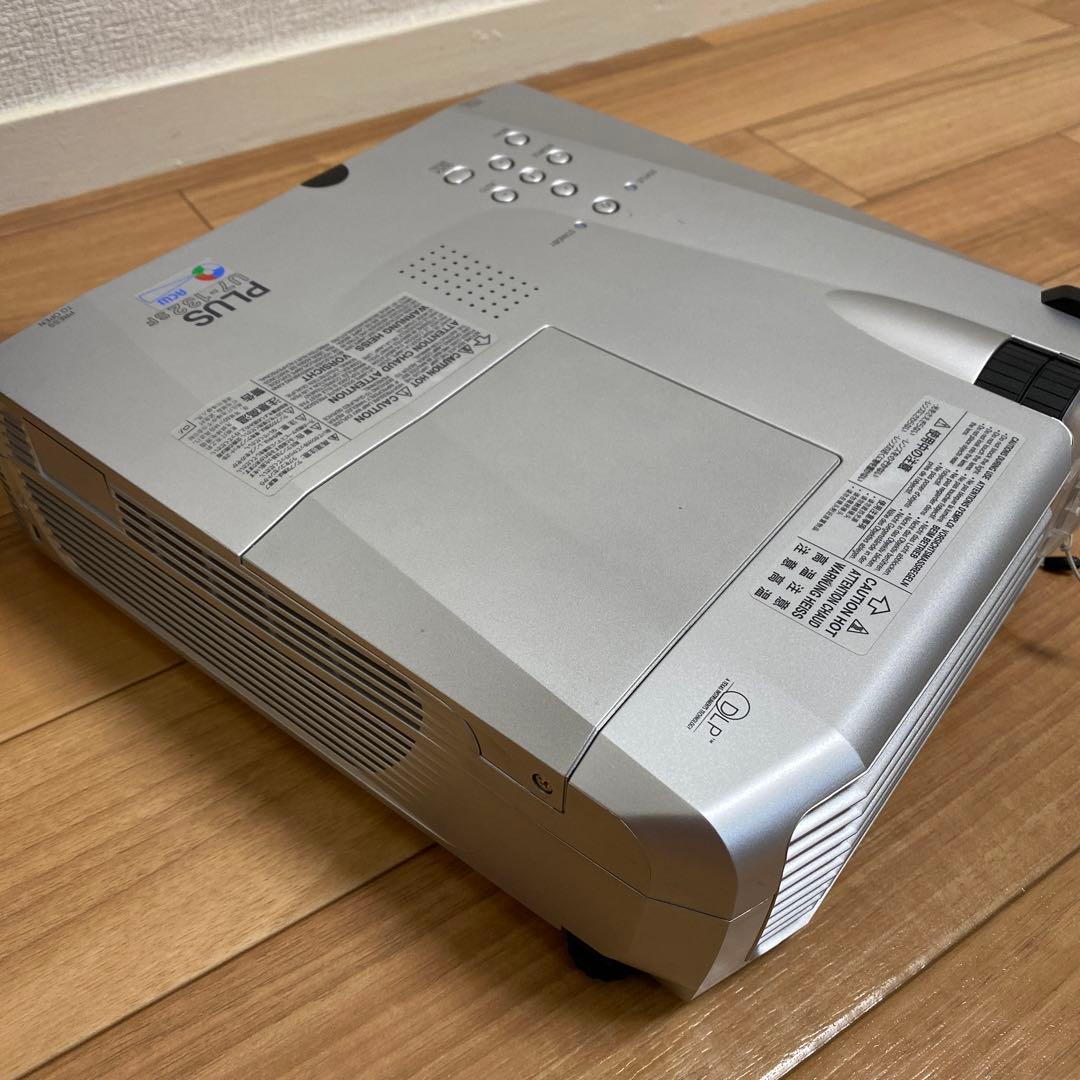 送料込プラスビジョン 短焦点ズーム機能搭載 3000lm DLP式プロジェクター