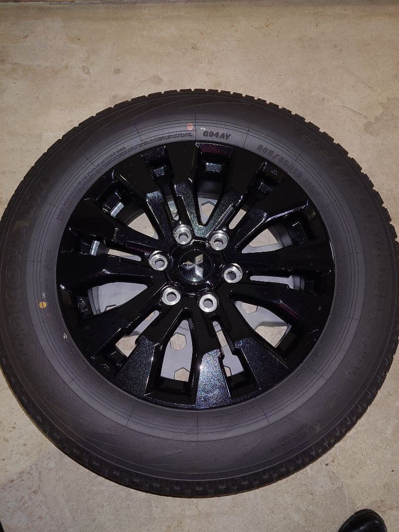 三菱トライトンGSR純正タイヤ＆ホイールセット1台分265/60R18[送料込]