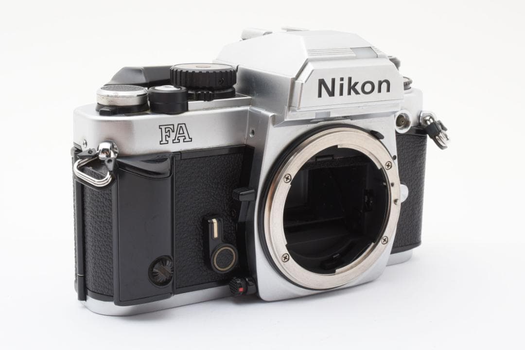 超美品 NIKON FA シルバー 箱付き　説明書付 モルト新品交換済 B204