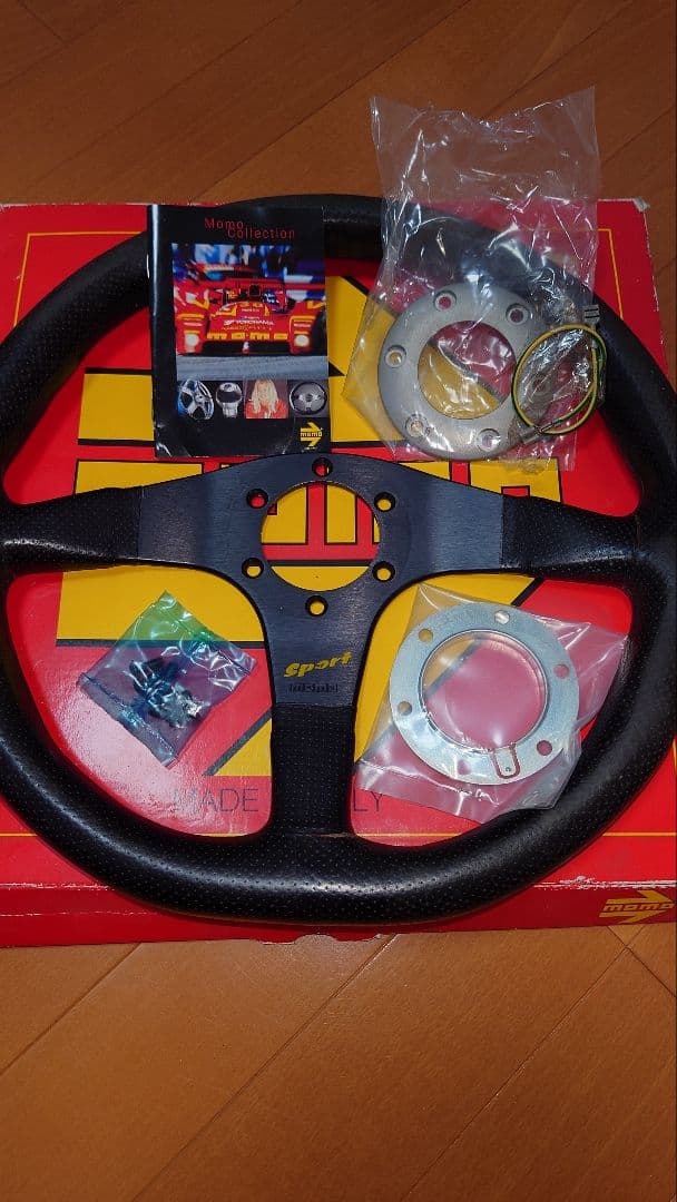 momo　ステアリング　スポーツ　レース350mm （R-11）