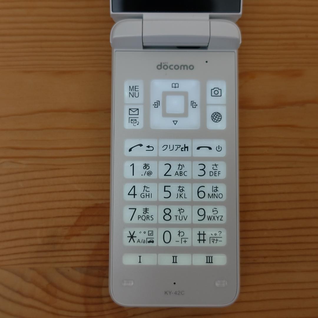 NTT docomo DIGNO KY-42C ホワイト
