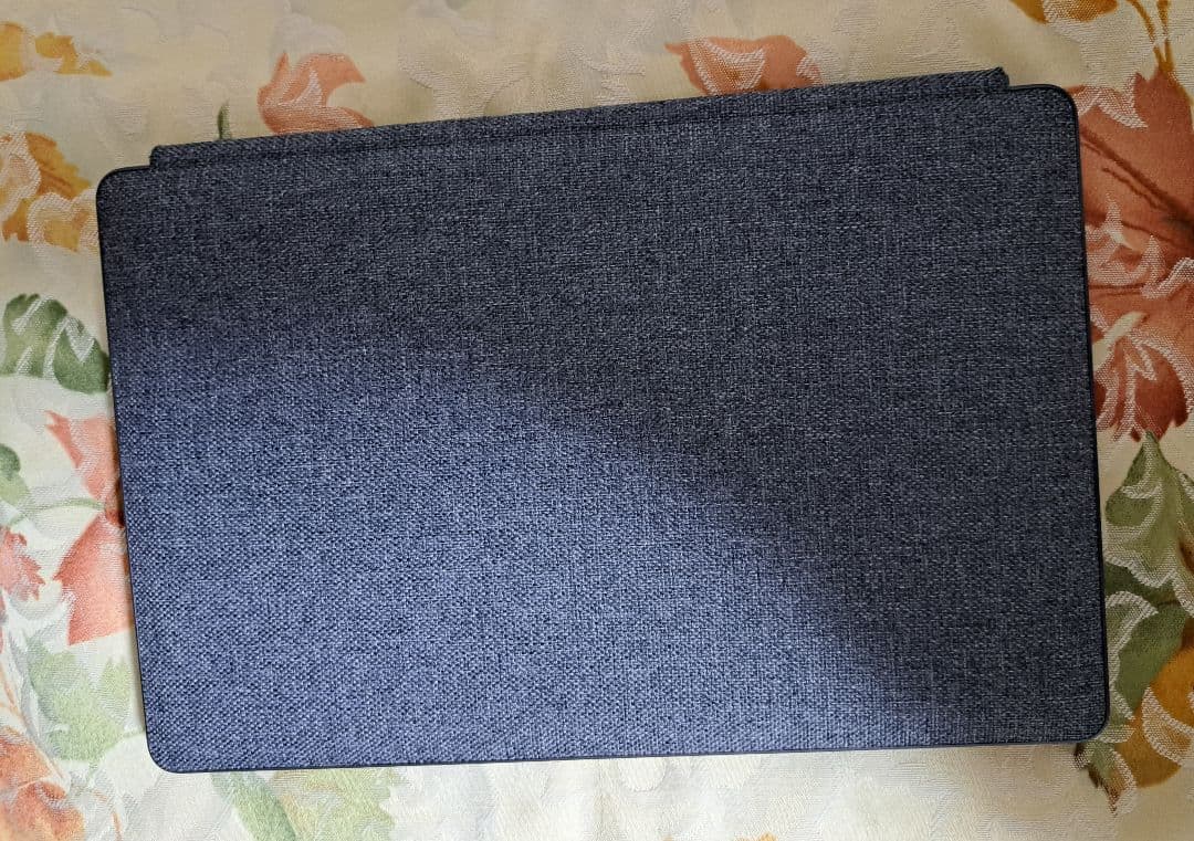 LAVIE PC―T1195BAS 【11.5型】485g （専用カバー付き）